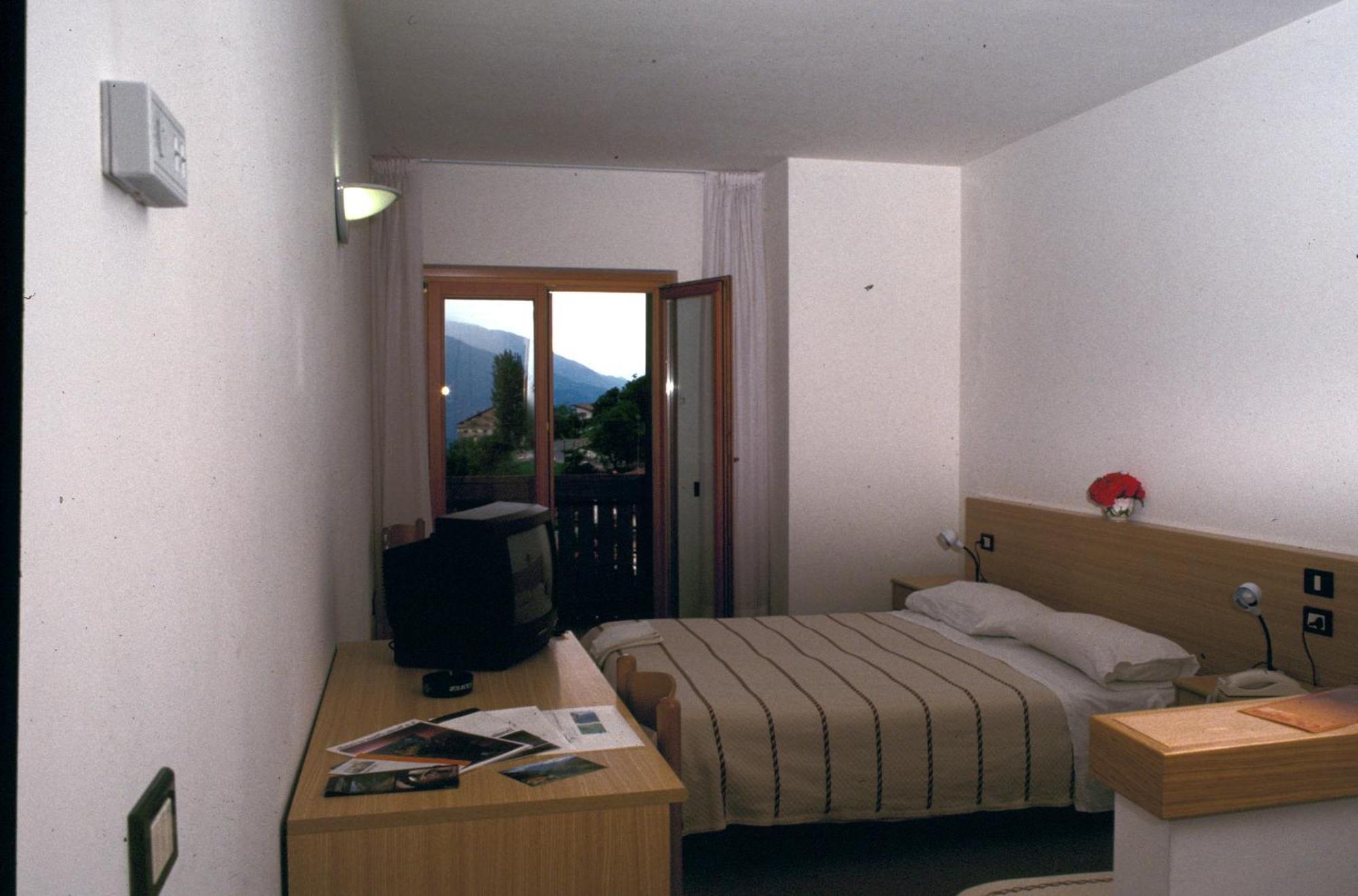 Hotel Cristina 蒂诺 外观 照片